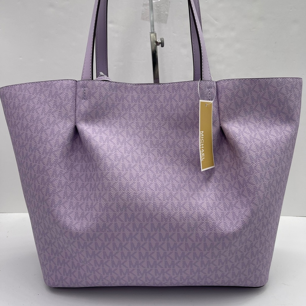 MICHAEL KORS Carson Large Signature Logo Shoulder Tote Bag
Light Quartz
NWT - Picture 6 of 16